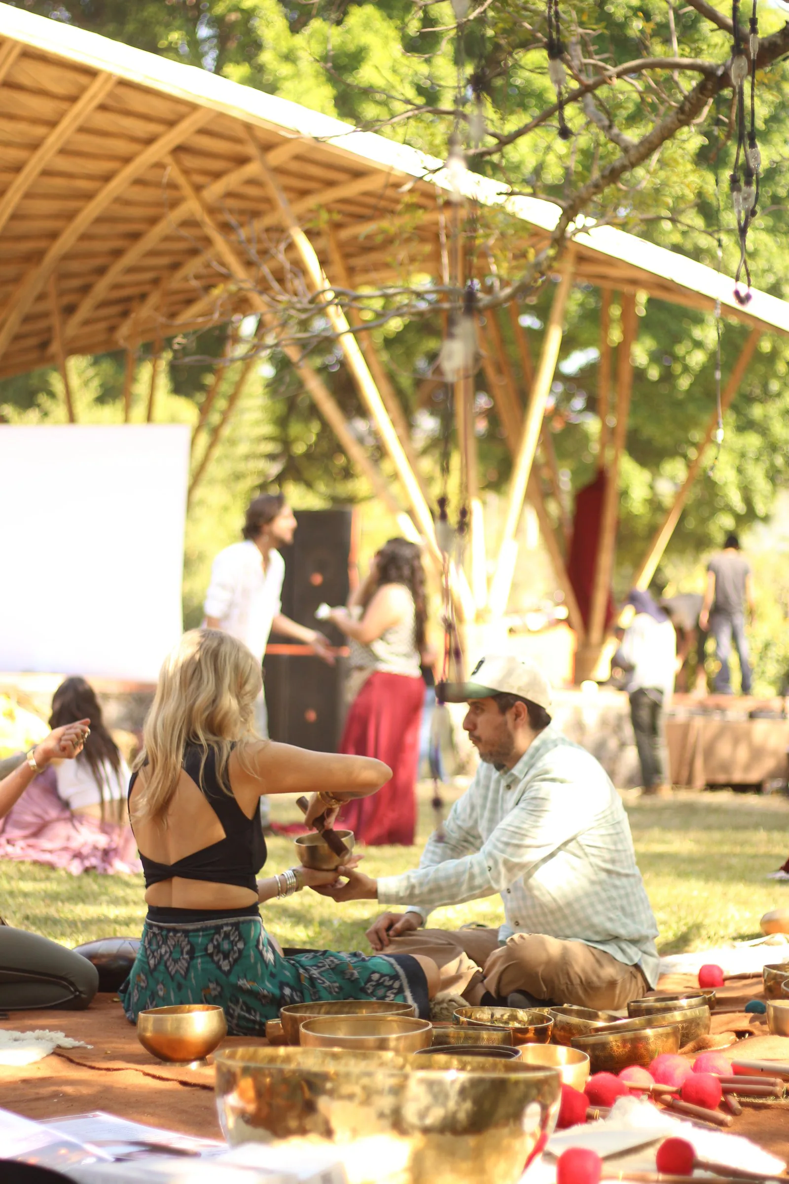 Encuentro de sonido y comunidad al aire libre